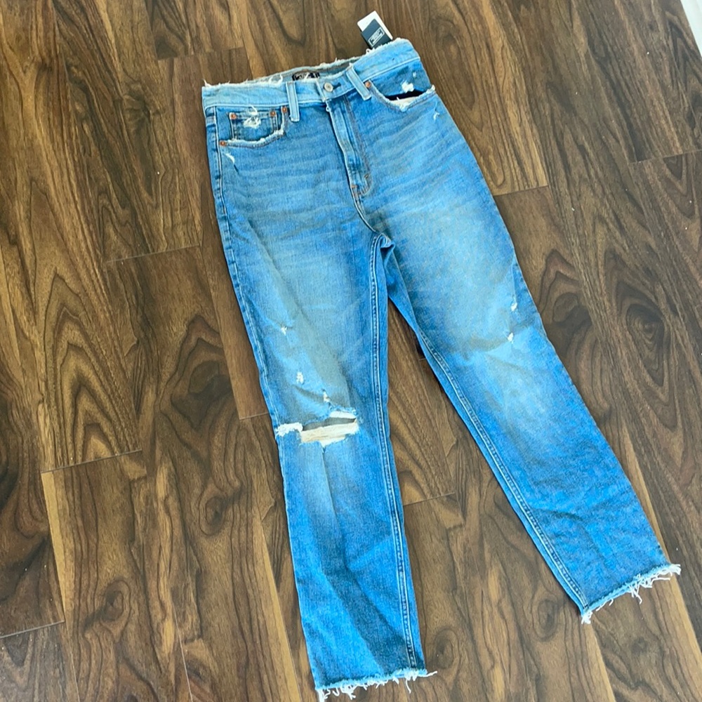 Abercrombie Ultra High Rise Mom Jean! NWT